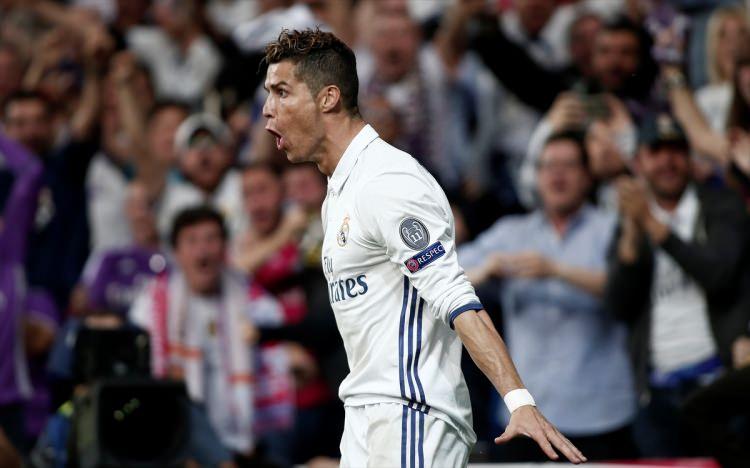 <p>Rusya Premier Lig takımlarından Arsenal Tula, resmi Twitter hesabından Real Madrid'in dünyaca ünlü Portekizli golcüsü Cristiano Ronaldo'ya çok konuşulacak bir transfer teklifinde bulundu.</p>