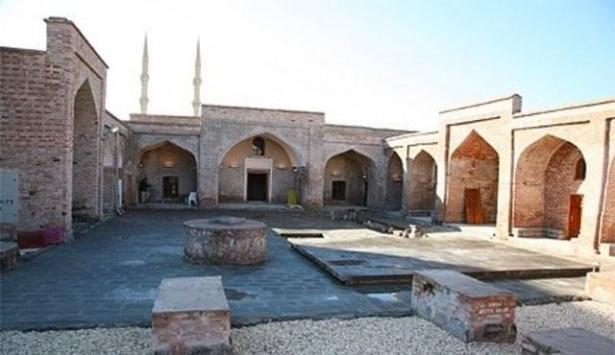 <p>ŞIRNAK - Mem-u Zin Türbesi</p>

