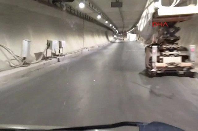 <p>Tünelin iki katlı olarak inşa edilmesi, yol güvenliğine sağladığı katkı sayesinde sürüş konforunu da olumlu yönde etkileyecek.</p>

<p> </p>
