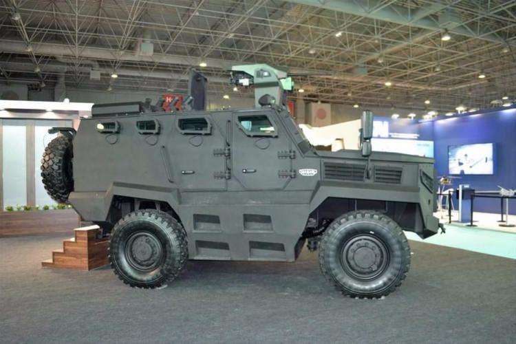 <p>HIZIR 4×4 konfigürasyonunda güvenlik güçlerinin operasyonel ihtiyaçlarına uygun olarak şirketin kendi Ar-Ge Merkezinde geliştirdiği, NATO standartlarında, dokuz personel kapasiteli, yüksek balistik, mayın ve el yapımı patlayıcılara karşı koruma seviyesine sahip zırhlı taktik tekerlekli bir araç.</p>
<p> </p>