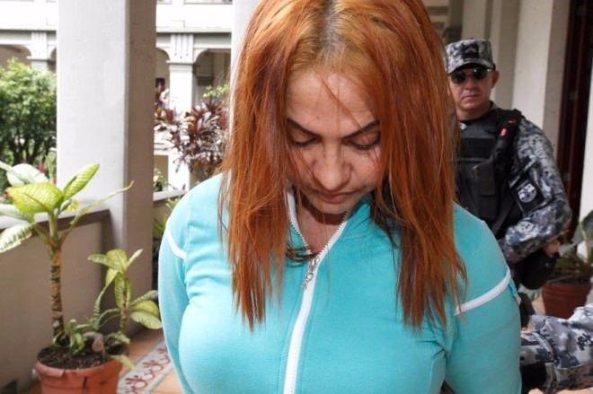 <p>Rüşvetle satın aldığı cezaevi görevlilerinin yardımıyla gardiyan üniformasıyla 11 Mayıs'ta cezaevinden firar eden Lemus komşu ülke El salvador'da ortaya çıktı.</p>