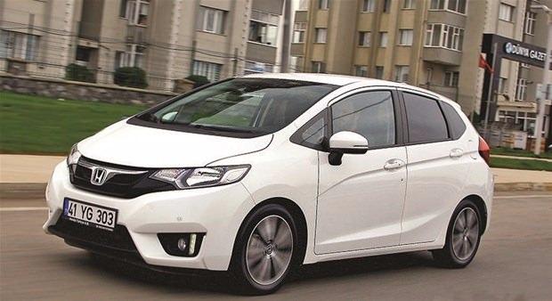 <p><strong>Honda Jazz 1.3 Premium 102PS</strong></p>
<p>100 kilometredeki ortalama yakıt tüketimi: 4.8lt</p>