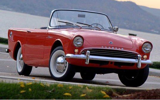 <p><strong>1- Dr. No (1962)</strong><br />
Sean Connery, serinin ilk filminde 1961 model Sunbeam Alpine Series II'yle izleyicinin karşısına geçti.</p>