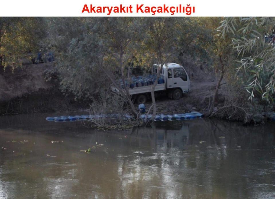 <p> Ayrıca, 423 kilometrelik bölümde hudut aydınlatması yapıldı ve bin 450 kilometre hudut devriye yolu ıslah edildi. Suriye Sınırı Fiziki Güvenlik Sistemi'ni güçlendirme çalışmalarına yaklaşık 300 milyon lira harcandı. </p>
