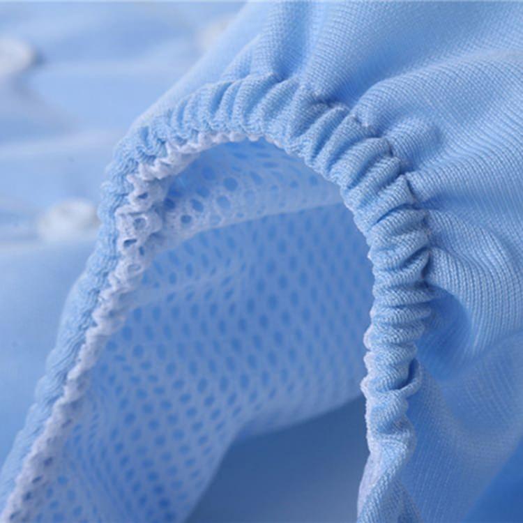 <p>Doğal kumaşlardan üretilen ve kimyasal olmayan yıkanabilen bu bezler, bebeğin sağlığını olumlu yönde etkiliyor.</p>
