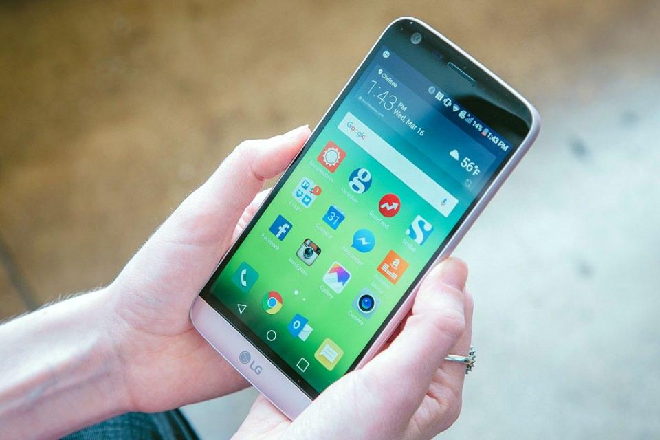 <p><strong>LG G5</strong></p>

<p>Ekran boyutu: 5.3 inç<br />
Ekran çözünürlüğü: 1440x2560 (QHD)</p>
