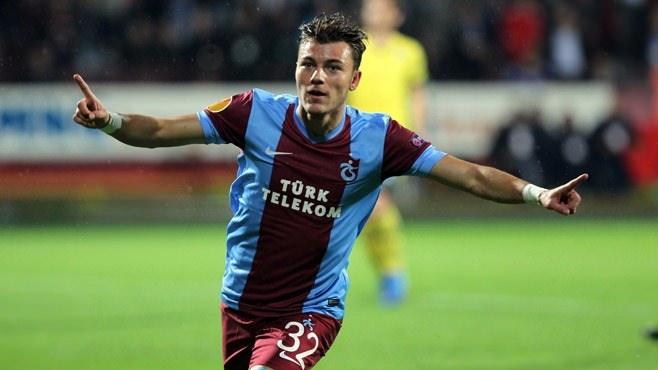 <p>Yusuf Erdoğan - Trabzonspor<br />
<br />
​Trabzonspor’da ligin ikinci yarısında fazla forma şansı bulamayan Yusuf Erdoğan’a Süper Lig’den Medipol Başakşehir, Kasımpaşa, Atiker Konyaspor ve Osmanlıspor’un talip olduğu, Yusuf Erdoğan'ın ise geleceği hakkında henüz bir karar vermediği belirtildi. </p>
