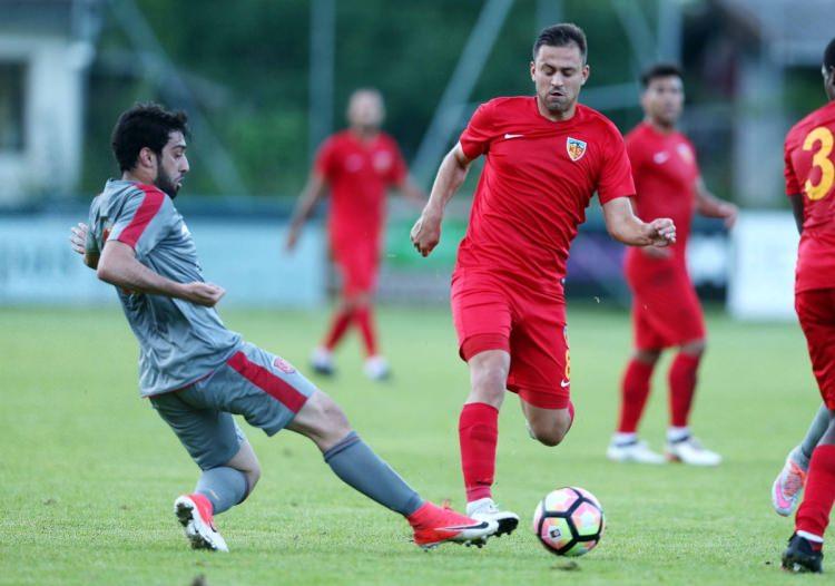 <p>Süper Lig: Kayserispor<br />
<br />
(Süper Lig'de 21 Yıl)</p>
