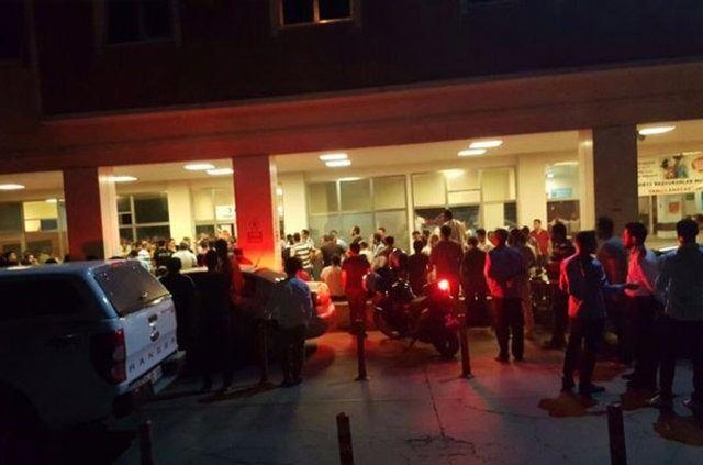 <p><strong>'TABUTLARI SAKLADILAR' İDDİASI</strong></p>

<p>Hüseyin Doğukan Erdoğan'ın teyzesinin oğlu ise belediyenin tabutları sakladığını öne sürererek, "Hiçbir cami tabut vermedi. İmam sıkıntı. Polislerimiz için yüreğimiz parçalandı. Psikolojik sorunları olan bir çocuktu" dedi.</p>
