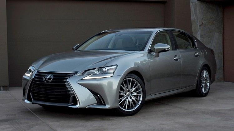 <p><strong>Lexus LS ve GS serisi</strong><br />
Japon markanın ilk modeli olan LS serisi 4. serisi ile yollarda. LS serisi, diğer tüm Lexus modelleri gibi, bu aydan itibaren sipariş edilebiliyor.GS serisi LS serisinden bir boy küçük. Bu da avantajlar sunuyor. GS 2.0'lık motora sahip bu da ÖTV ve MTV avantajı getiriyor.</p>