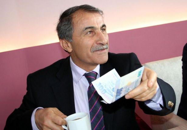 <p>Merkez Valisi Selim Cebiroğlu Yalova Valisi olarak atandı.</p>
<p> </p>