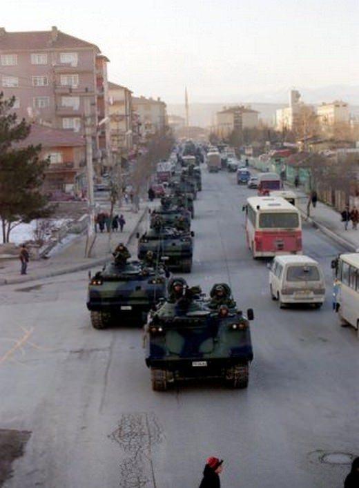 <p>Demirel, Çiller’e Değil Yılmaz’a Hükümeti Kurma Görevi Verdi</p>
<p> </p>