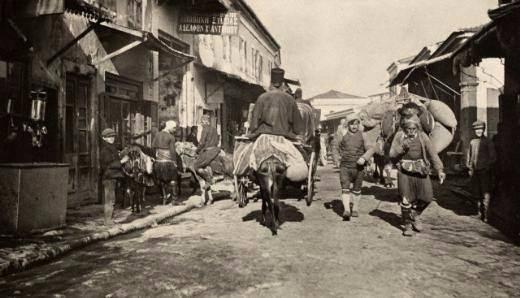 <p>1920'li yılların başlarında İzmir.</p>

<p> </p>
