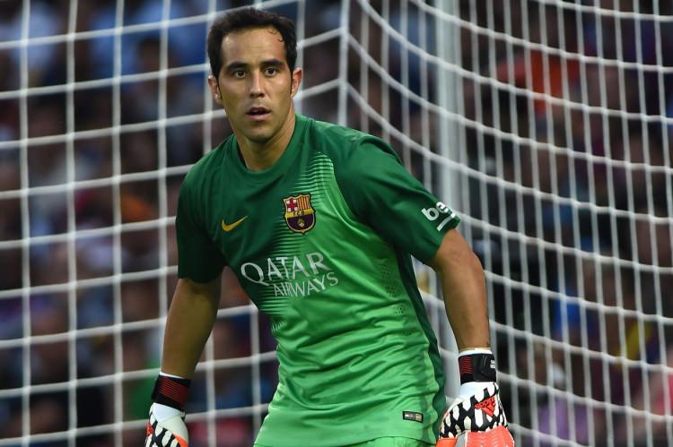 <p>7. Claudio Bravo<br />
<br />
​Pep Guardiola'ya göre Dünyanın en iyi kalecisi. Guardiola, Şilili file bekçisinin ayaklarını kullanış şeklini çok başarılı buluyor.</p>

