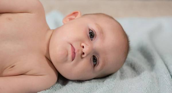 <p>Anne sütüyle beslenen bebeklerin, mama ile beslenen bebeklere göre kabız olma ihtimali daha düşüktür. Bebeklerde kabız problemi gün içerisindeki dışkılama sayısından anlaşılabilir. </p>
