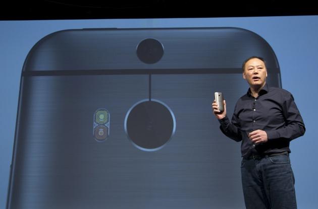 <p>300 milisaniye denklanşör hızına sahip olan kamera çift LED flaş ile daha doğal renkler elde edilebiliyor. 2688x1520 piksel çözünürlüğünde fotoğraf çekebilen cihaz aynı zamanda HDR ve panaroma görüntü de alabiliyor.</p>