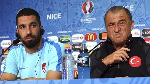 <p>"Ben sizi kastetmedim. Bunu bilmenizi istiyorum." Arda ve Burak, "Peki hocam" diye yanıtladı.</p>
