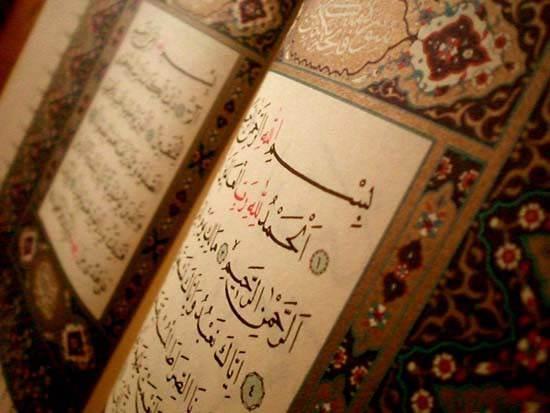 <p><strong>AMEL DEFTERİ:</strong> Mahşer gününde herkesin önüne, dünyada iken yaptığı bütün iyilik ve kötülükleri gösteren kitapları (amel defterleri) açılacak. Herkese:</p>