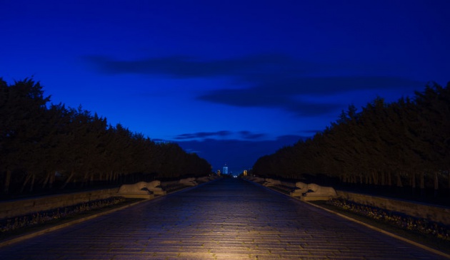 <p>Dernek üyesi 70 fotoğrafçı, Anıtkabir'in ziyaretçilere kapatılmasının ardından tören alanında bir araya gelerek önce Anıtkabir Komutanlığı yetkililerinden Anıtkabir ile ilgili bilgi alıp, video sunumu izledi.</p>