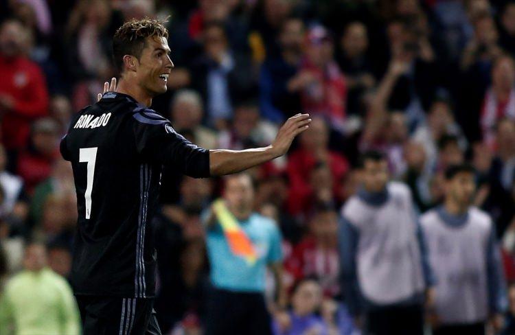 <p>Derbinin ardından finali adı da belli oldu. Real Madrid 3 Haziran'da Galler'in başkenti Cardiff'te Juventus ile karşılaşacak.</p>
