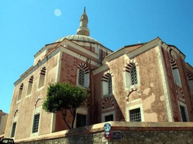 <p>Yunanistan / Rodos Adası'nın en büyük camisi Süleymaniye Camii</p>

<p> </p>
