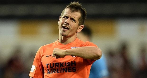 <p>Emre Belözoglu, Başakşehir'den Fenerbahçe'ye</p>
