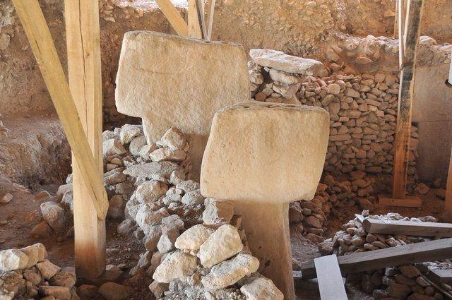<p>Gresky’ye göre Göbeklitepe’yi o dönem ziyaret eden insanlar, kafataslarını asarak atalarını anıyor ya da düşmanlarını sergiliyordu. </p>
<p> </p>
<ul>
</ul>
<ul>
</ul>