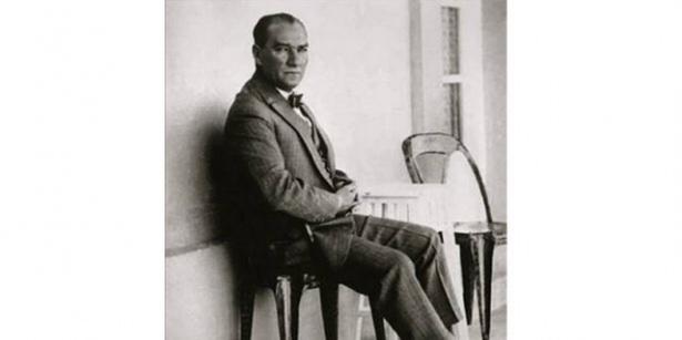 <p><strong>ATATÜRK'ÜN 'MU' KITASI'NA İLGİSİ</strong></p>

<p>Yıllar öncesinde Atatürk’ü epey heyecanlandıran bir araştırma Türkiye’de ortaya çıkabilmek için yıllarca beklemek zorunda kalmıştır. Türk tarihinin ve coğrafyasının araştırılmasını isteyen Atatürk, ilkel diller uzmanı ve tarihçi-diplomat Tahsin Mayatepek'i görevlendirmiş ve ömrünün son yıllarında ilginç kaynaklara ulaşmıştır...</p>
