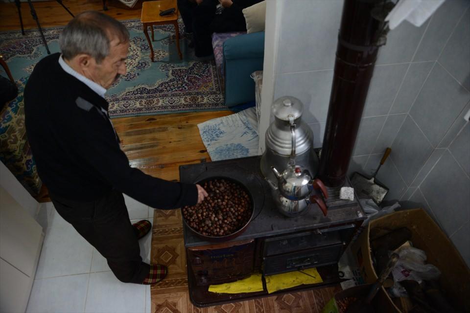 <p>İç fındık, çerez ve çikolata mamulü olarak tüketilirken, kabuğu soba ateşinde ve çotanağı ise gübre olarak bahçede kullanılıyor. Üreticiler, tamamının değerlendirildiği ve kendileri için önem arz eden fındık ürününde fiyatların istenilen noktaya gelmesini bekliyor.</p>

<p> </p>
