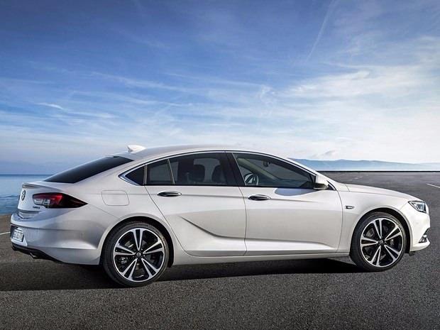 <p>2018 Buick Regal</p>
