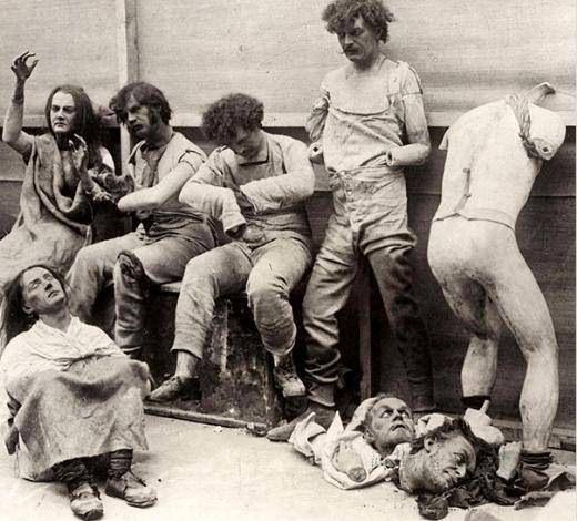 <p>Londra’daki Madam Tussaud Müzesi’nde çıkan yangından zarar gören balmumu heykelleri, 1930</p>