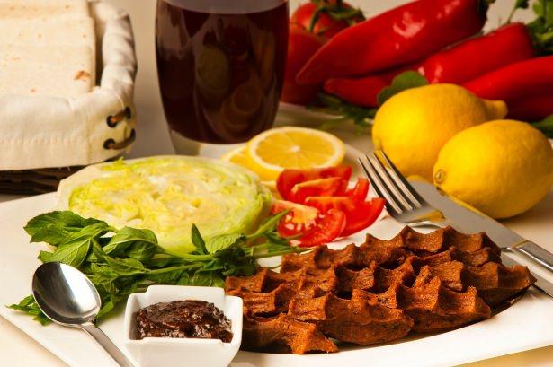 <p>Fastfood ve çiğ köftecilerde verilen garnitürler </p>
