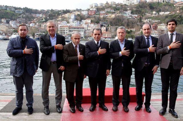 <p>Peki yöneticiler hangi antrenörler üzerine konuştu. Ve hangi kararlar alındı... Görüşmelerde 2 formül öne çıktı;</p>
<p> </p>