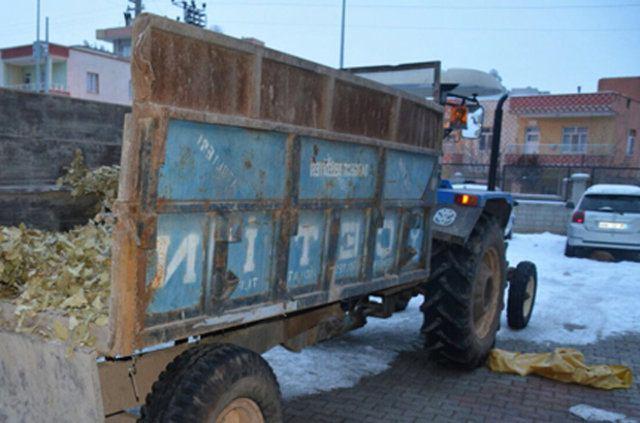 <p>7 adet el bombası,<br />
24 adet anti tank roket mermisi,<br />
19 adet RPG sevk fişeği,<br />
2 adet telsiz ve 2 adet hücum yeleği,<br />
Ele geçen silahlara ait 29 adet şarjör,<br />
8 adet sırt çantası ve çok sayıda fişek ele geçirilmişti.</p>