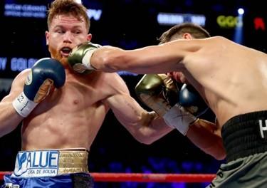 <p>Canelo’nun kazandığını düşünen çok sayıda kişi, hakemlerin kararını protesto ederken, iki boksör de rövanşa hazır olduklarını ifade etti.</p>

