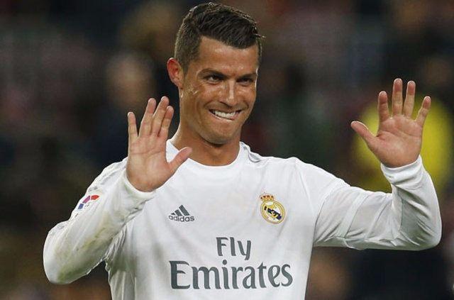 <p>Cristiano Ronaldo 8 saniyede 13 farklı çalım hareketi yapabilir. 100 metreyi top ile birlikte 11 saniyede koşabilir, bir topa kafa vurmak isterse 180 cm sıçrayabilir ayrıca bir boksör olsaydı 10 saniye içinde 32 yumruk atabilirdi.</p>
<p> </p>