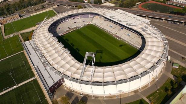 <p>Tam isim: Stadium Municipal </p>

<p> </p>

<p>Yer: Fransa Toulouse, Fransa </p>

<p> </p>

<p>Zemin: Doğal çim </p>

<p> </p>

<p>Ev sahibi: Toulouse FC </p>

<p> </p>

<p>Kapasite: 36,369</p>
