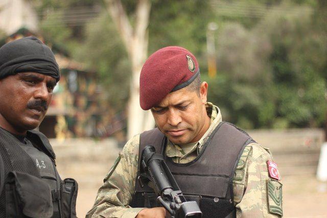 <p>15 Temmuz darbe girişiminin önlenmesinde darbeci general Semih Terzi’yi vurarak kritik rol üstlenen şehit Astsubay Ömer Halisdemir ile ilgili önemli bir ifade ortaya çıktı. Semih Terzi ile Diyarbakır’dan uçakla gelip Özel Harekât Komutanlığı’nı ele geçirmek isteyen ekipte yer alan Astsubay Hasan Aksoy, hâkimlik ifadesinde o geceyi şöyle anlattı...</p>