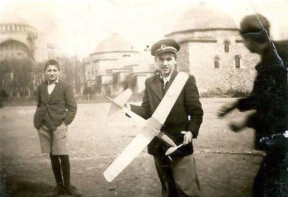 <p>1940'larda Sultanahmet'te çocuklar.</p>