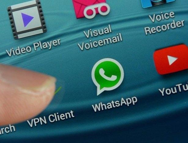 <p>Yanlışlıkla silinen WhatsApp mesajları için de benzer bir yol izleyebilirsiniz. Zira WhatsApp'ı silip yeniden yüklediğinizde uygulama size eski konuşmaları geri getirmeyi isteyip istemediğinizi soruyor.</p>
<p> </p>
