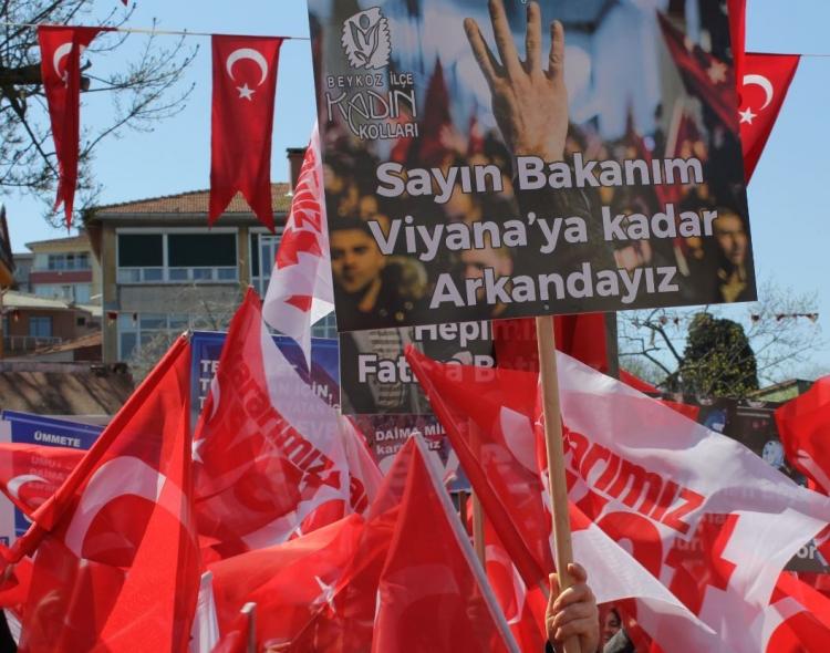 <p><strong>Beykoz Paşabahçe Meydanı'ndaki mitinginde Bakan Kaya'yı yasemin.com ekibi olarak izledik.</strong></p>
