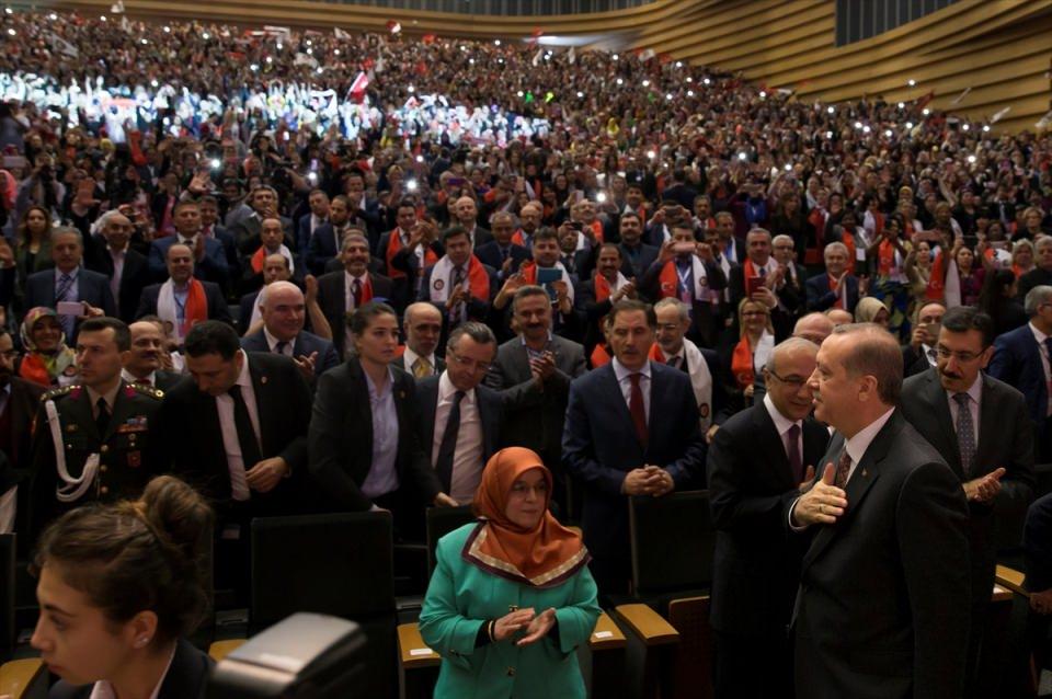 <p>İnsanoğlu kendi geleceği için kadına değer vermek zorundadır. </p>