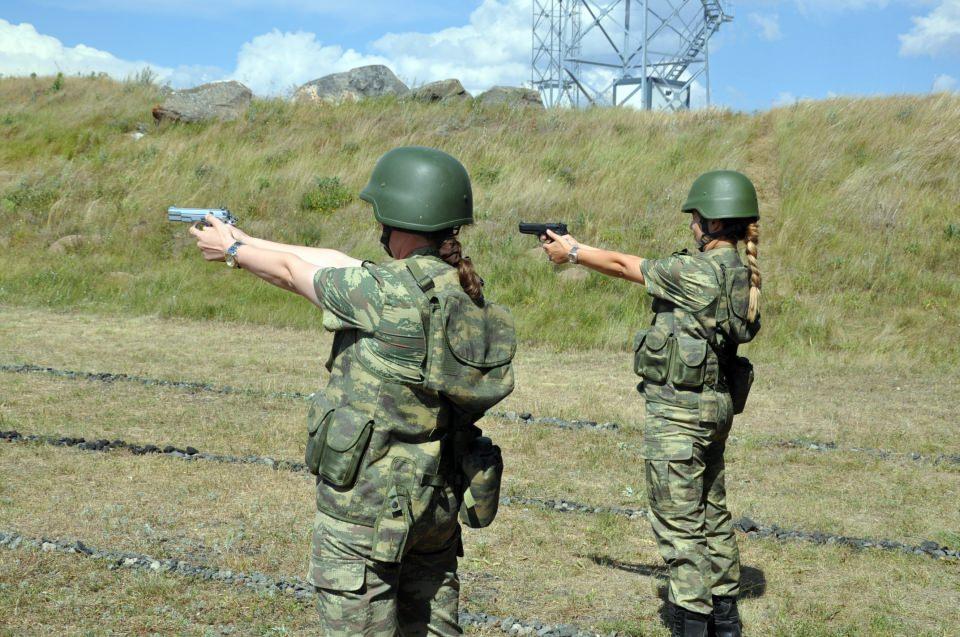 <p> Bu sorumluluğu mahiyetimde bulunan 2 subay, 56 astsubay, 14 uzman erbaş ve 102 erbaş ile birlikte yerine getiriyoruz" şeklinde konuştu.</p>