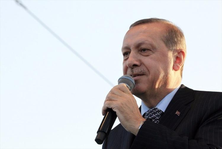 <p>Cumhurbaşkanı Erdoğan eşi Emine Erdoğan ve beraberindekilerle beraber etkinlik alanını gezdi.</p>
