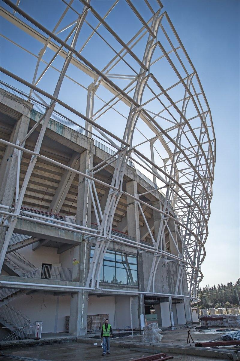 <p>İnşallah stadımız tamamlandığında hem kentteki futbol takımlarımızın maçlarında hem de oynanırsa milli maçlarımızda güzel sonuçlar alınmasını temenni ediyorum." ifadelerini kullandı. </p>
