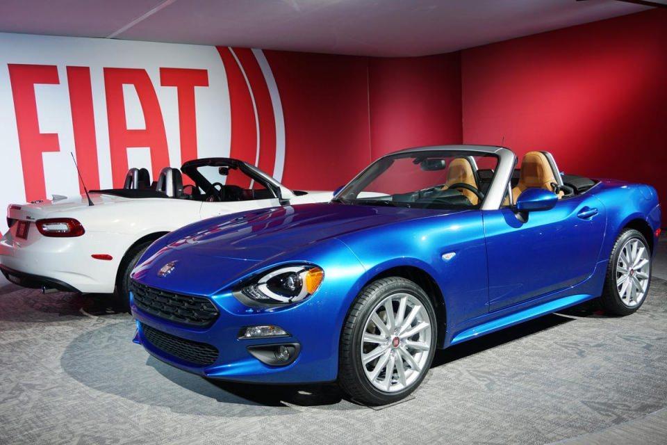 <p>2017 Fiat 124 Spider</p>
