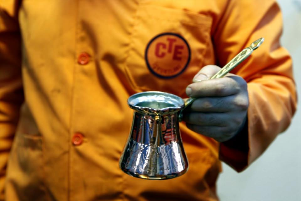 <p>Kahramanmaraş E Tipi Kapalı Ceza İnfaz Kurumu Müdürü Metin Akkaya, AA muhabirine yaptığı açıklamada, mahkumların topluma kazandırılması amacıyla Adalet Bakanlığı Ceza ve Tevkif Evleri Genel Müdürlüğü İşyurtları Kurumu Daire Başkanlığı bünyesinde cezaevinde çeşitli iş kolları oluşturduklarını söyledi.</p>
<p> </p>