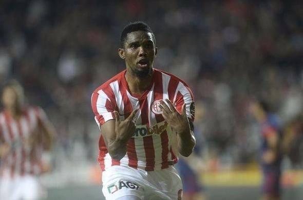 <p><strong>ETO'O</strong><br />
<br />
Son zamanlarda yapılan transferler maalesef Türkiye'de bütçenin biraz yukarı çıkmasını sağladı. Özellikle Eto gibi transferlerin ülke için çok sağlıklı olduğunu düşünmüyorum. (24 Temmuz)</p>
