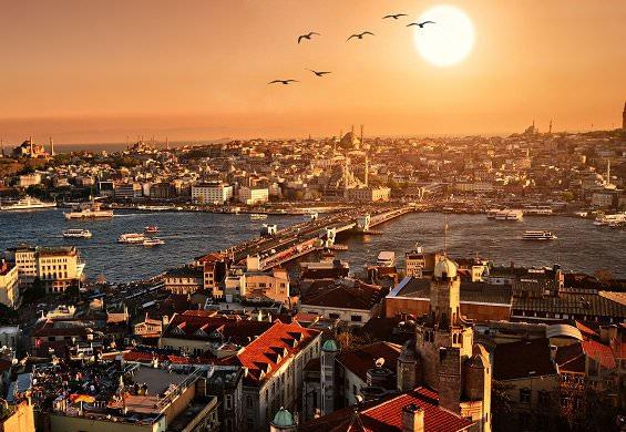 <p><strong>Kültür Hayatı</strong><br />
Ülkemizin, hatta dünyanın kültür başkentlerinden biri olan İstanbul, her sene bir çok festivale, kongreye, sempozyuma, sergiye ev sahipliği yapmaktadır. İstanbul Bienali, Uluslararası İstanbul Film Festivali, İstanbul Caz Festivali bunlara sadece bir kaç örnek.</p>
<p> </p>