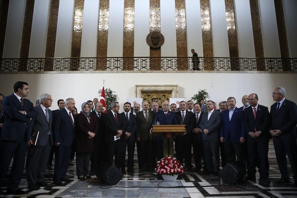 <p>Kahraman, AK Parti Adana Milletvekili Necdet Ünüvar'ın "Gazi Meclis'te O Gece" kitabının tanıtım törenine katıldı.</p>

<p> </p>
